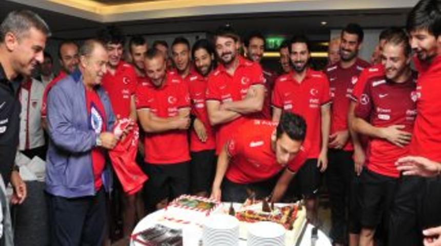 Milliler, Fatih Terim'in Doğum G&uuml;n&uuml; Kutladı