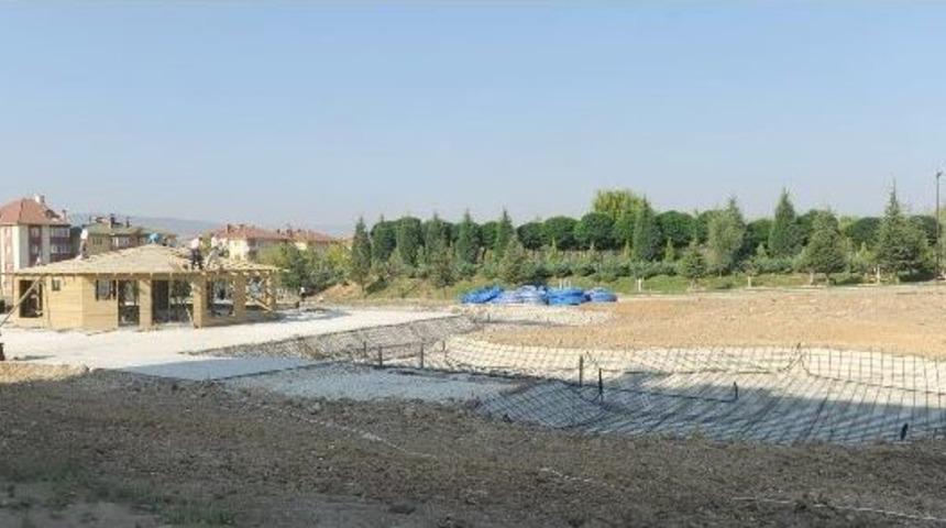 Boz&uuml;y&uuml;k'te Gen&ccedil;lik Parkı &Ccedil;alışmaları S&uuml;r&uuml;yor