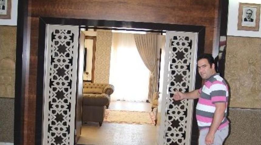 Vali Kapılarına Sonuna Kadar Halka A&ccedil;tı