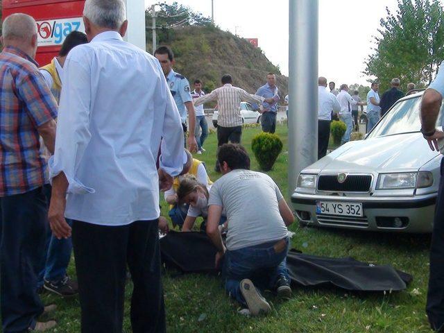 Kazada ölen 2 aylık eşinin başında gözyaşı döktü