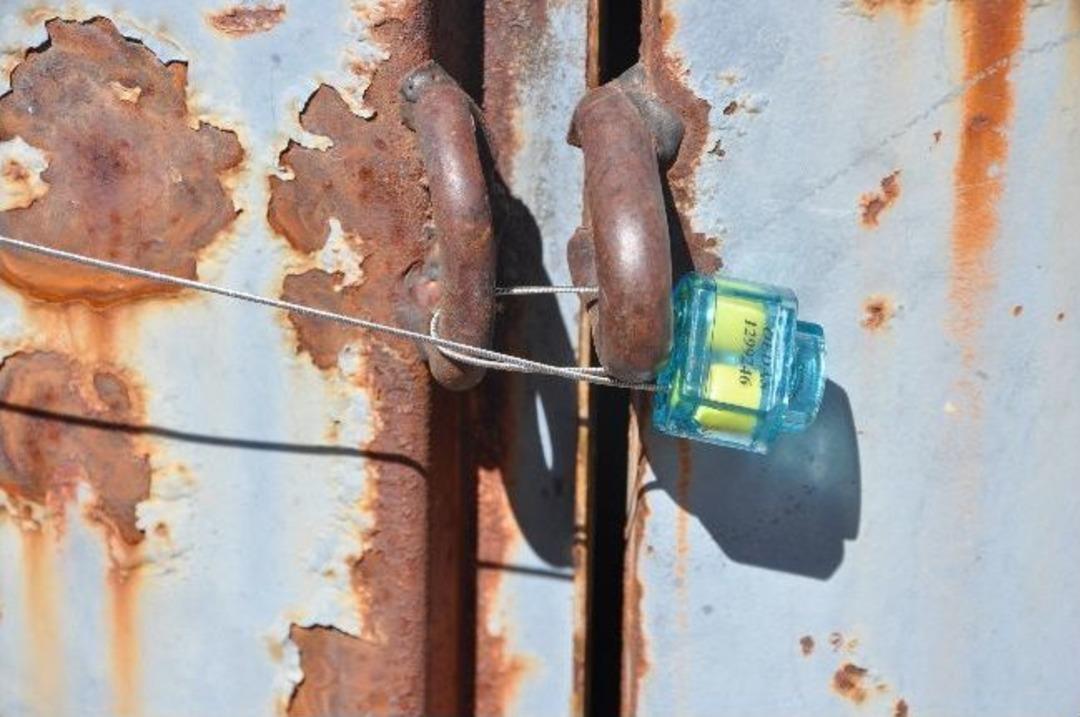 Suları kesildi, teyemm&uuml;m abdesti alıyorlar