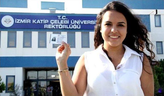 İzmir’in Yeni Devlet Üniversitesi İkçü’de Kayıt Heyecanı