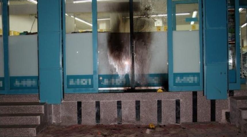 Cizre&rsquo;de alışveriş merkezine molotoflu saldırı