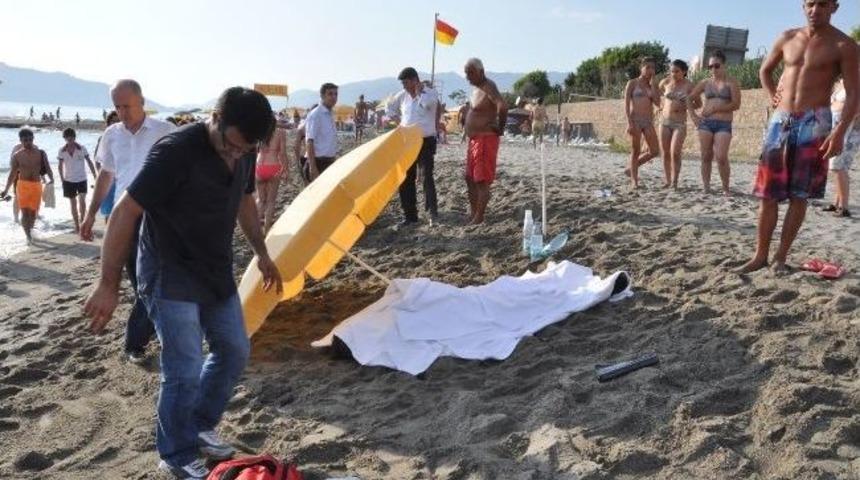 Denize giren &Ccedil;ek turist boğuldu