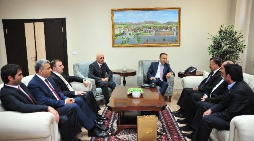 T&uuml;msiad&rsquo;tan Vali Altıparmak&rsquo;a Ziyaret