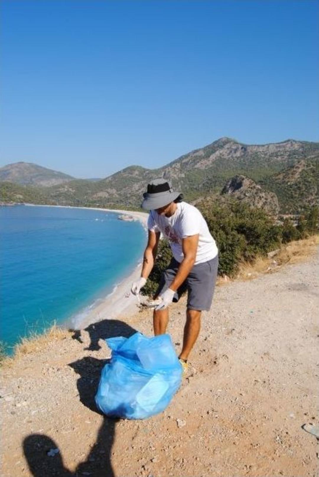 Esnaflar &Ouml;l&uuml;deniz&rsquo;de Temizlik Yaptı