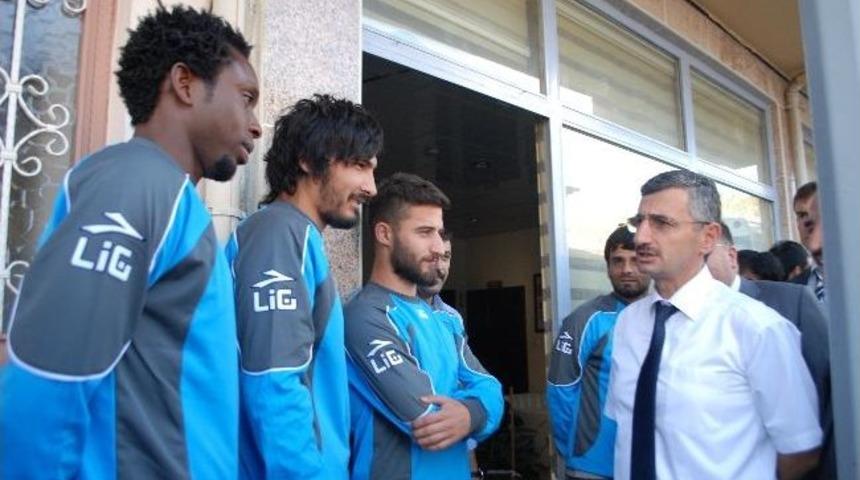 Vali Erdoğan Bektaş&rsquo;tan Tosya Belediyespor&rsquo;a Destek S&ouml;z&uuml;