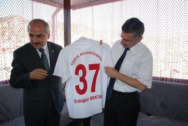 Vali Erdoğan Bektaş&rsquo;tan Tosya Belediyespor&rsquo;a Destek S&ouml;z&uuml; 1