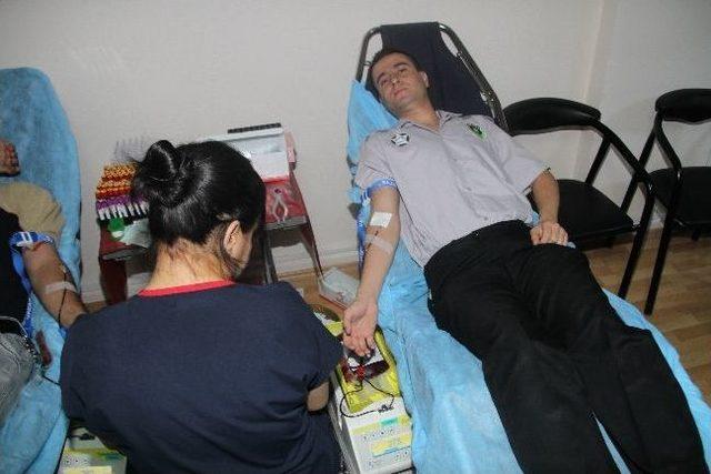 Akhisar Ak Gençler den Kan Bağışı Kampanyası 1