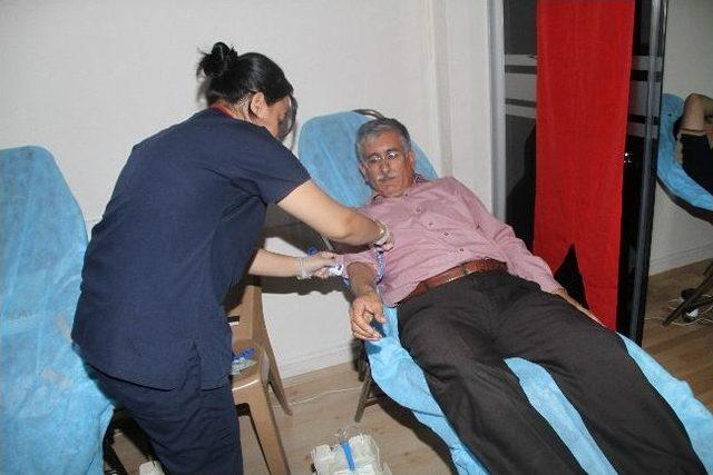 Akhisar Ak Gençler den Kan Bağışı Kampanyası 3