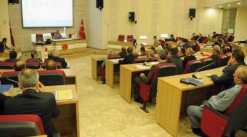 Vali &Ccedil;ift&ccedil;i, Brifing Aldı