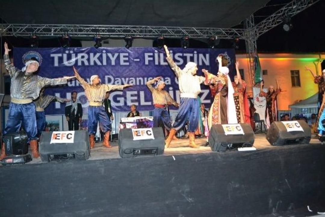 Filistin Halk Dansları Topluluğu Kula'da B&uuml;y&uuml;k İlgi G&ouml;rd&uuml;