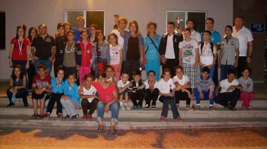 Uluslararası Zafer Kupası'na Kağıtspor Damga Vurdu