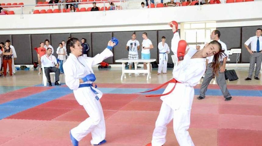 Karate Il Se&ccedil;meleri Yapıldı
