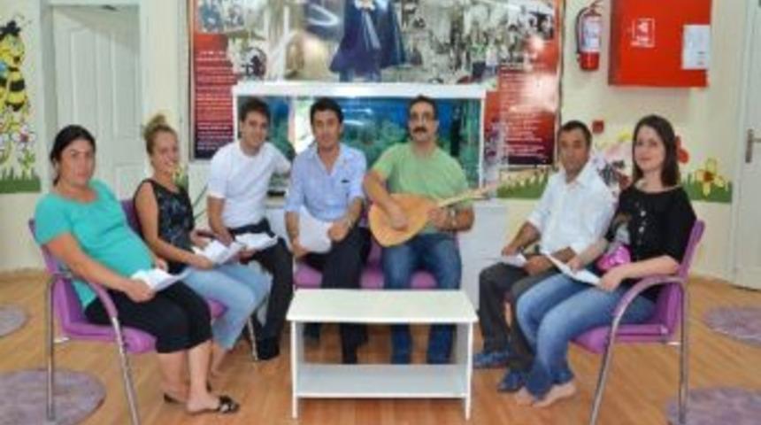 7 &Ouml;ğretmenden &lsquo;birlik&rsquo; İ&ccedil;in T&uuml;rk&uuml; Alb&uuml;m&uuml;