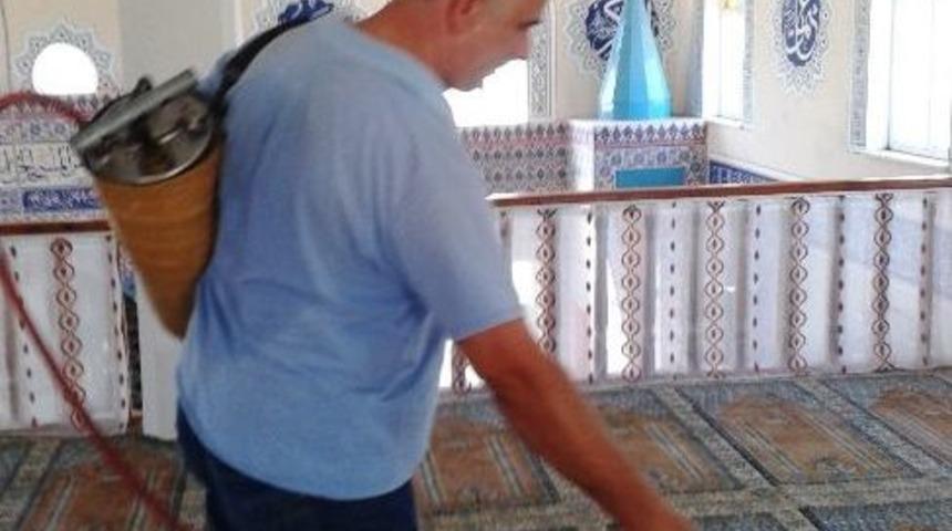 İzmit Camilerinde İla&ccedil;lama