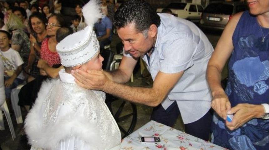 Kocadon Ailesi Minik Yiğit'i Mutlu G&uuml;n&uuml;nde Yalnız Bırakmadı