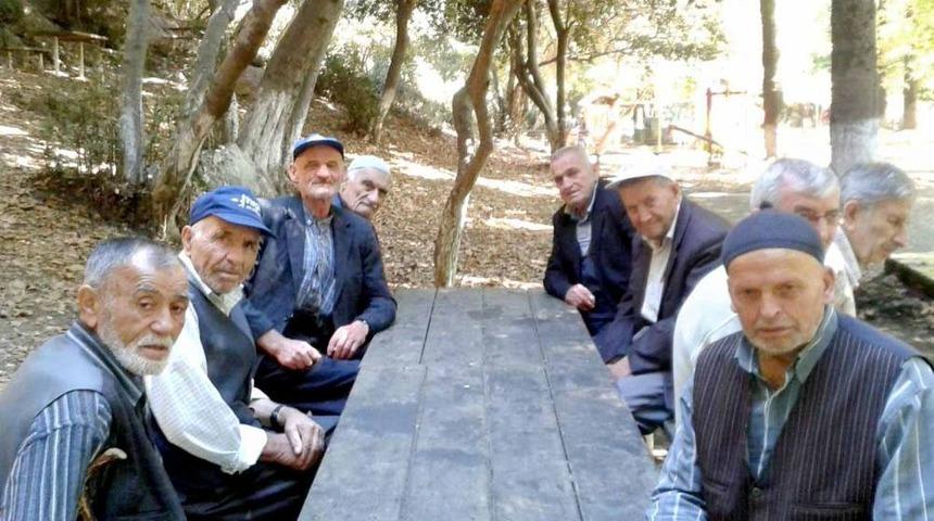 Huzurevi Sakinlerinin Deniz Ve Piknik Keyfi
