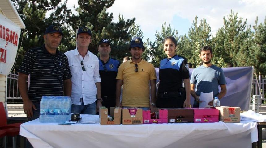 &Ouml;ğrenci Ve Polisler 'İlk Adımda Dost Eli' Projesiyle Dost Oluyor