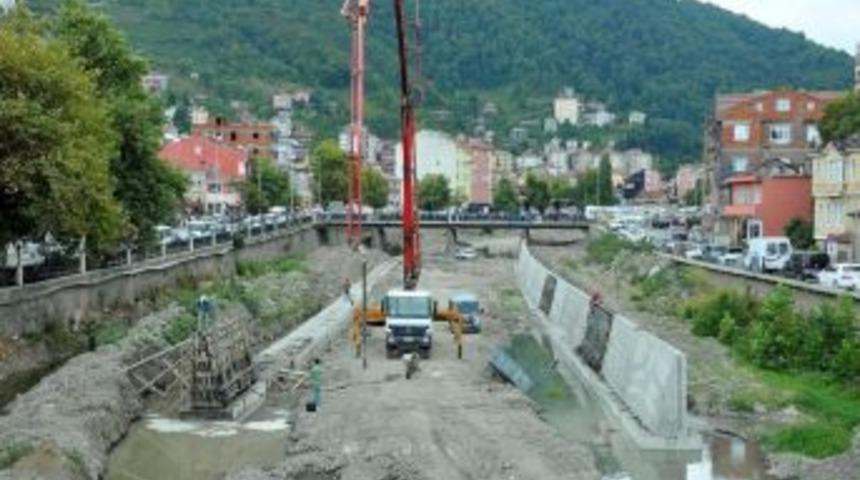 İnebolu'da Dere Islah Projesi &Ccedil;alışması
