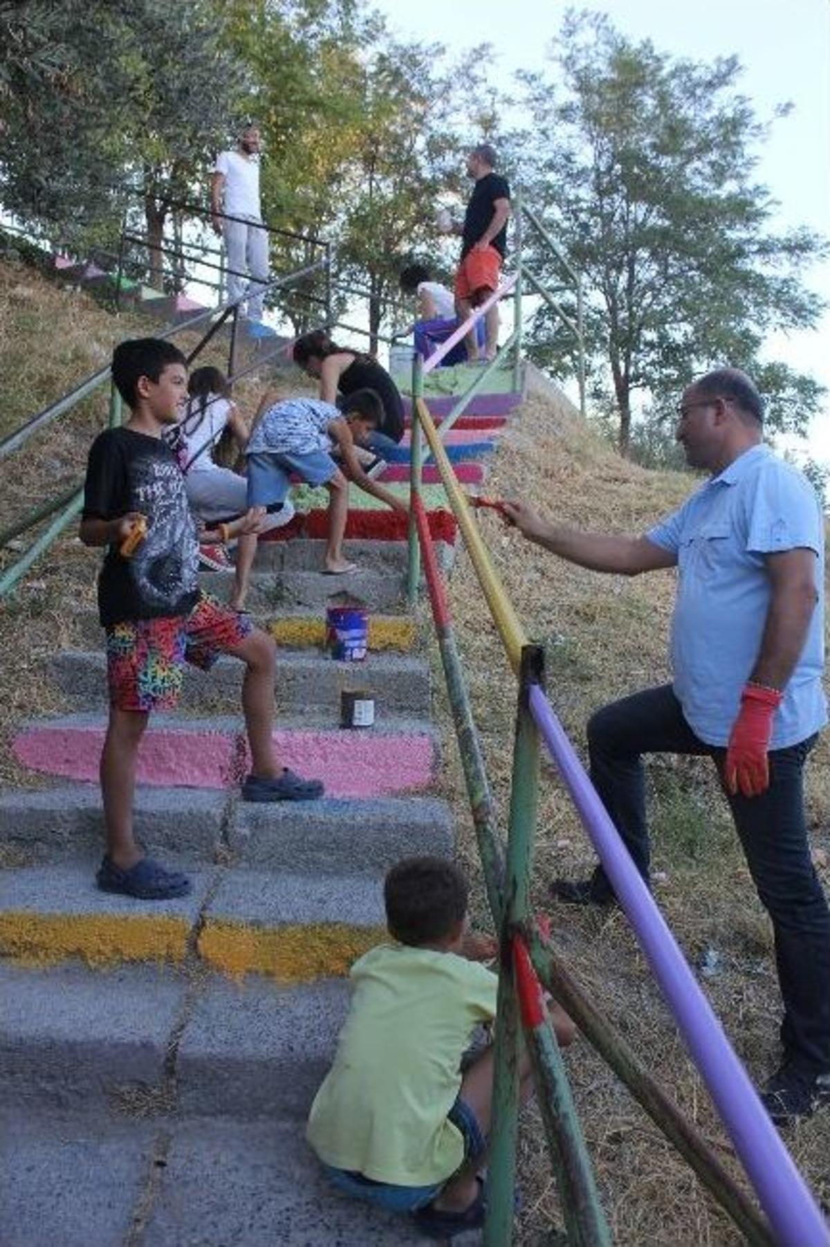 Urla'dan G&ouml;kkuşağı Eylemine Destek