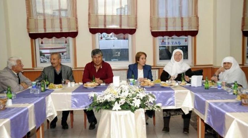 Vali Akpınar Huzur Evi Sakinlerini Ziyaret Etti