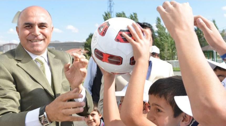 Yakutiye Belediyesi 200 &Ccedil;ocuğa Yaz Spor Eğitimi Verdi