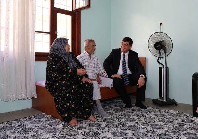 Şehitkamil Belediyesi&rsquo;nden Ali Amca&rsquo;ya Ak&uuml;l&uuml; Tekerlekli Sandalye 1