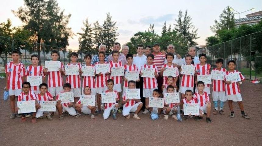 Kursa Katılan &Ccedil;ocuklara Antalyaspor Forması
