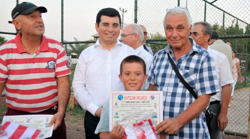 Futbol Kursunu Bitiren &Ccedil;ocuklara Medical Park Antalyaspor Forması Hediye Edildi