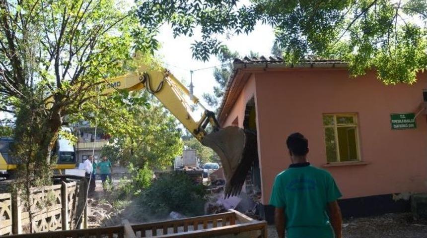 Yenisi Yapıldı Eskisi Yıkıldı