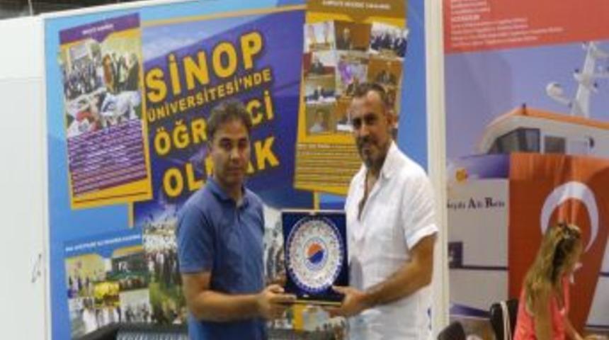 Haluk Levent Sinop &Uuml;niversitesi Standını Ziyaret Etti