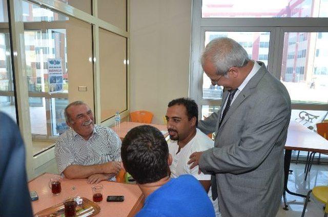 Burdur Polisi, &Ouml;ğrencinin Yanında 1