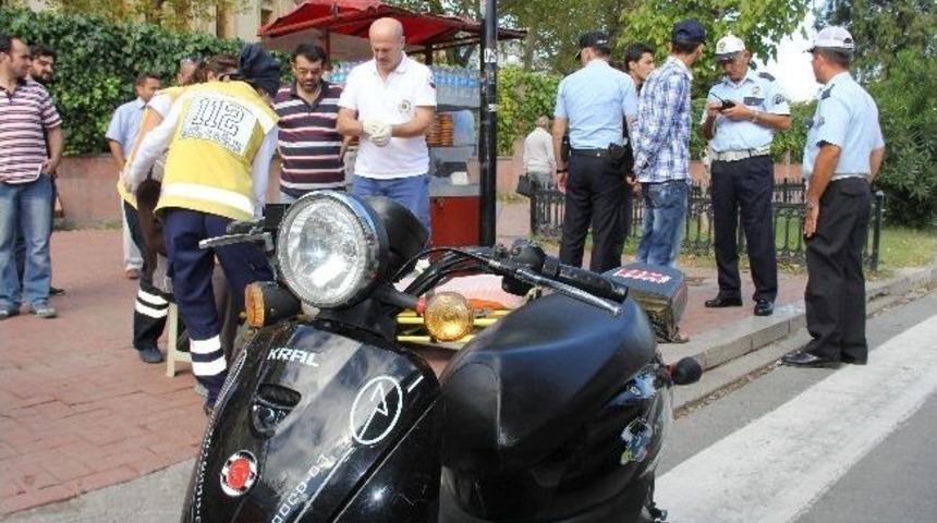 Elektrikli Motosiklet Yayaya &Ccedil;arptı: 1 Yaralı