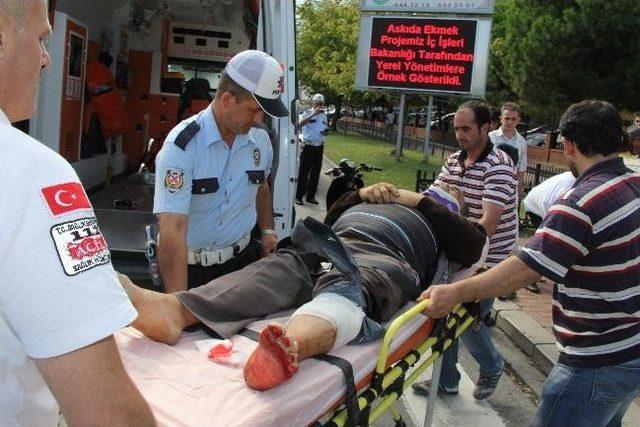 Elektrikli Motosiklet Yayaya &Ccedil;arptı: 1 Yaralı 2