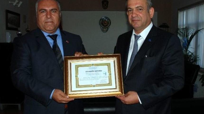 Merinos, Besni İl&ccedil;e Emniyet M&uuml;d&uuml;rl&uuml;ğ&uuml;ne Araba Hediye Etti