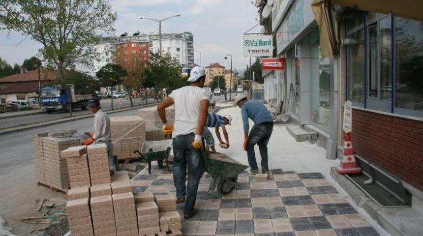Boz&uuml;y&uuml;k'te Kaldırım &Ccedil;alışmaları