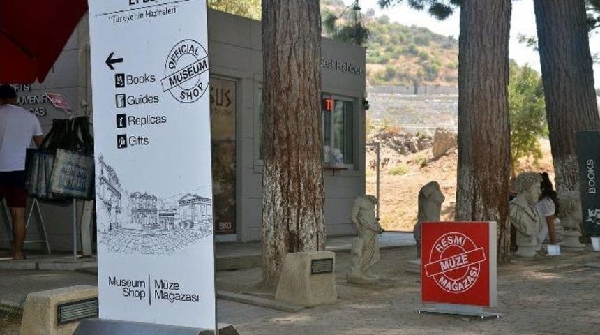 Efes Esnafından M&uuml;ze Mağazası Tabelalarına Tepki