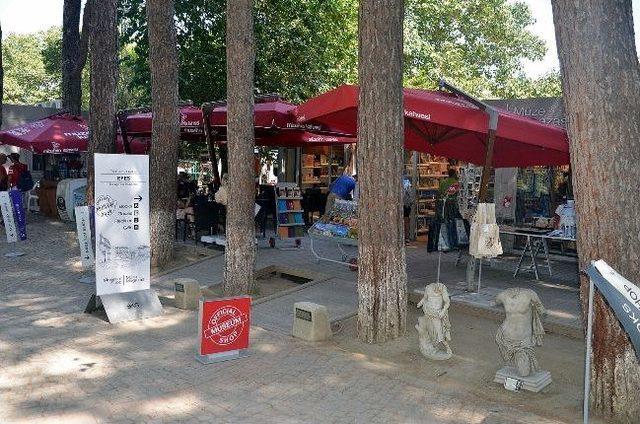 Efes Esnafından M&uuml;ze Mağazası Tabelalarına Tepki 2