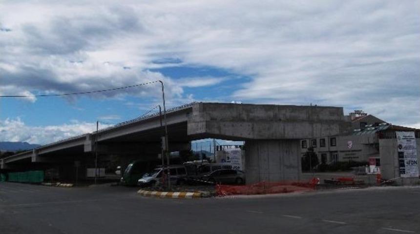 Trabzon&rsquo;da K&ouml;pr&uuml;l&uuml; Kavşak İnşaatı &Ccedil;alışması S&uuml;r&uuml;yor