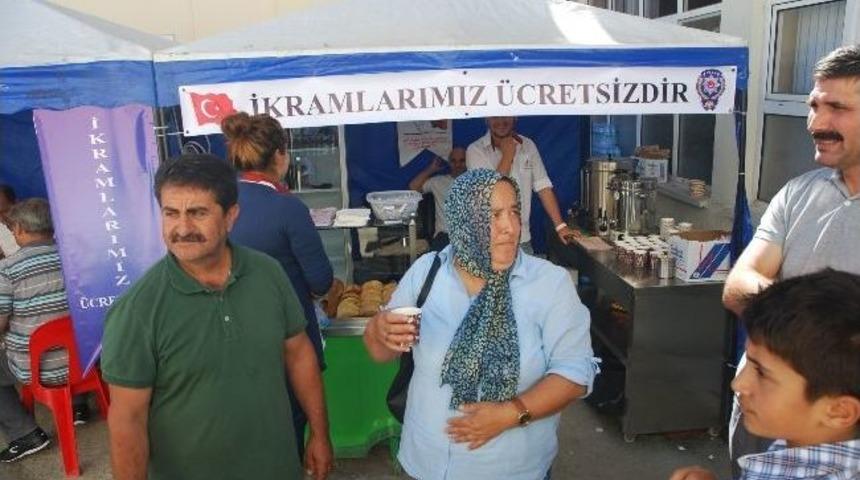 Giresun'da Polisten &Ouml;ğrencilere Anlamlı Destek