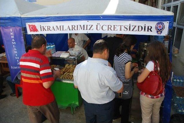 Giresun da Polisten &Ouml;ğrencilere Anlamlı Destek 2