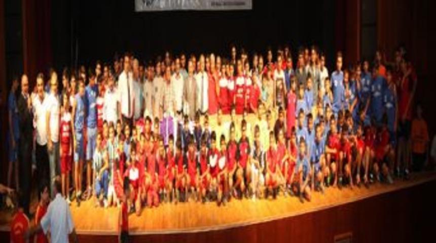 Seyhan Belediyesi&rsquo;nden Amat&ouml;r Kul&uuml;plere &lsquo;profesyonel' Yardım