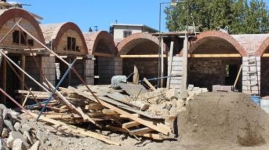 Kurşunluhan Restorasyonunda İskele &Ccedil;&ouml;kt&uuml;: 2 İş&ccedil;i Yaralı