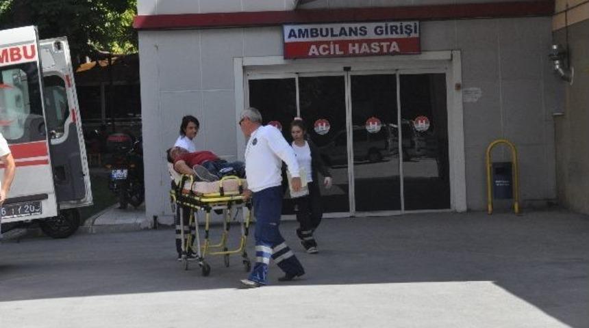 İnşaat İş&ccedil;ileri Birbirine Girdi: 1 Yaralı