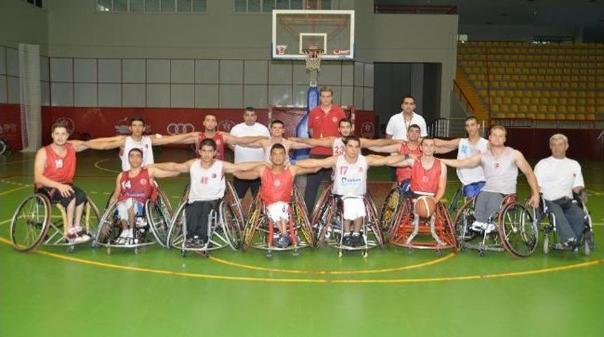 12 &Uuml;lke Milli Takımı Adana&rsquo;ya Geldi