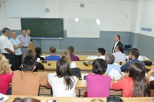 Rekt&ouml;r Akan, Uluslararası &Ouml;ğrencileri Ziyaret Etti 3