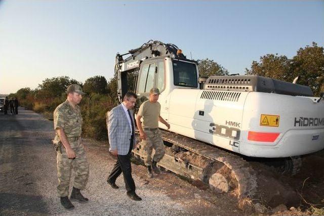 Hatay Valisi Sınır Hattında Incelemelerde Bulundu