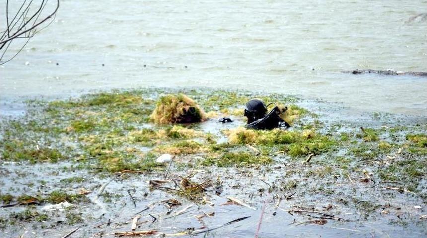 G&ouml;lette Balık Avlayan Kardeşlerin Kayığı Alabora Oldu