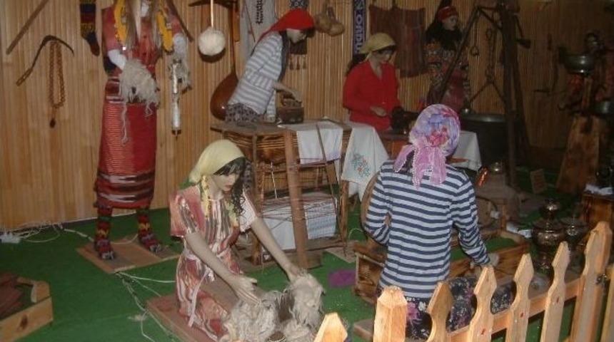 Burhaniye&rsquo;deki Hareketli M&uuml;ze İlgi G&ouml;r&uuml;yor